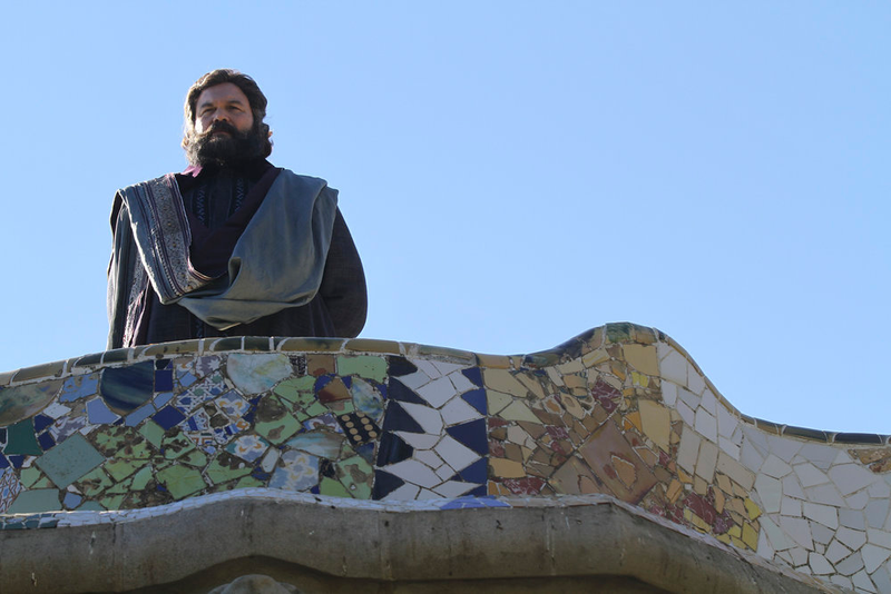 Image: Vincent D’Onofrio at Park Güell. Or the Wizard in Emerald City. Take your pick. (Rico Torres/NBC)